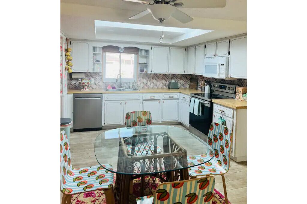 Photo of Kitchen in Embassy Hills