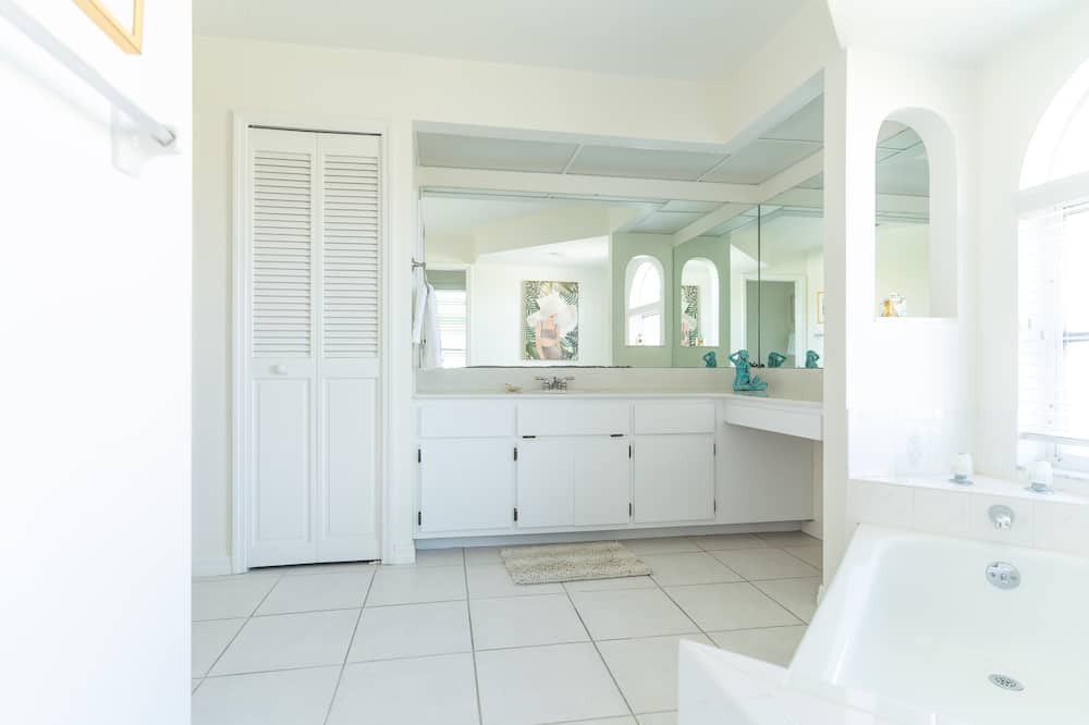 Photo of Bathroom in Burnt Store Isles