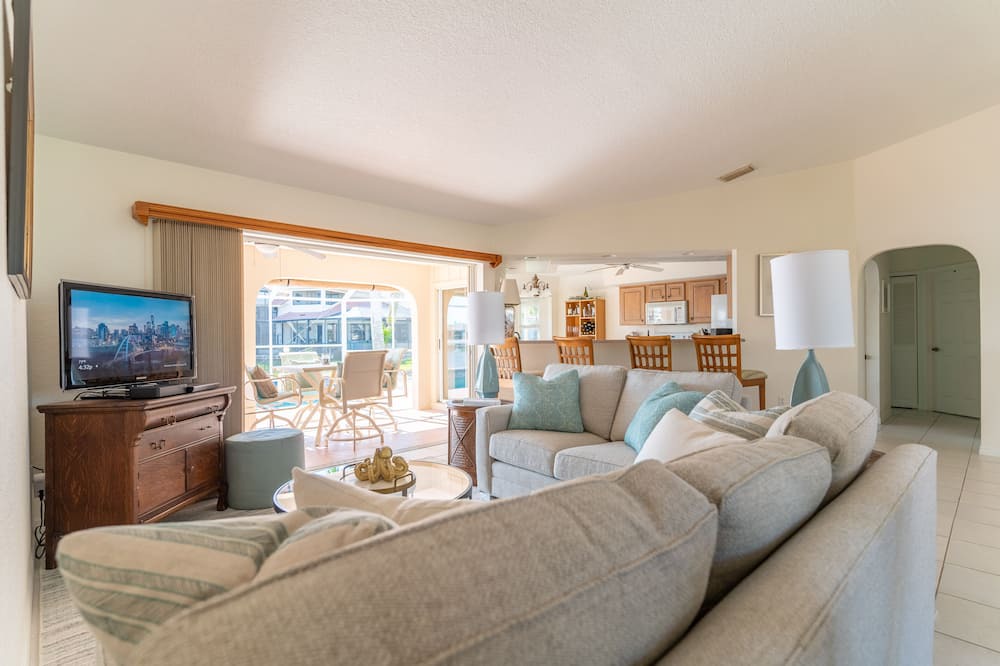 Photo of Livingroom in Burnt Store Isles