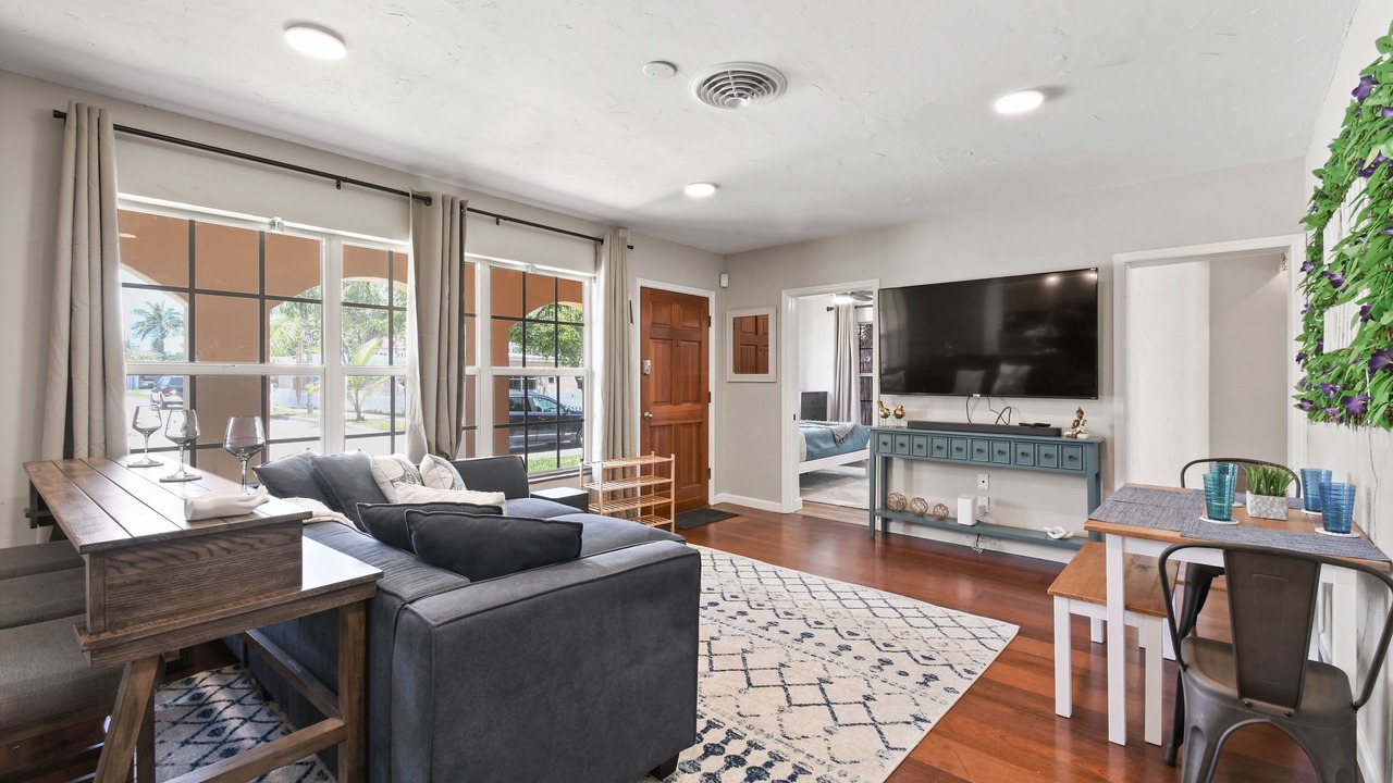 Photo of Livingroom in Island Estates