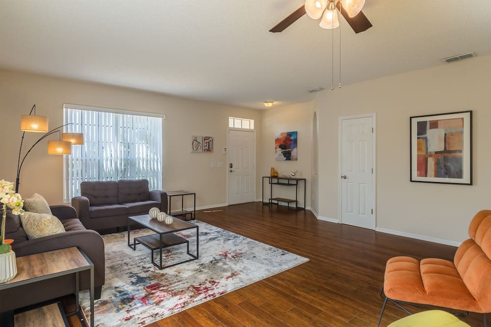 Photo of Livingroom in Sunset Ridge