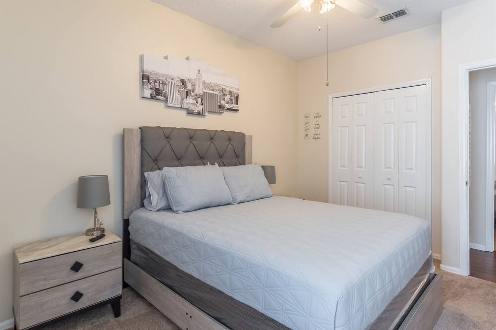 Photo of Bedroom in Sunset Ridge