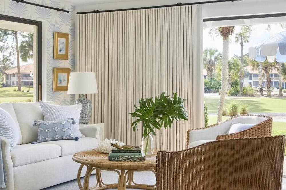 Photo of Livingroom in Hunt Club