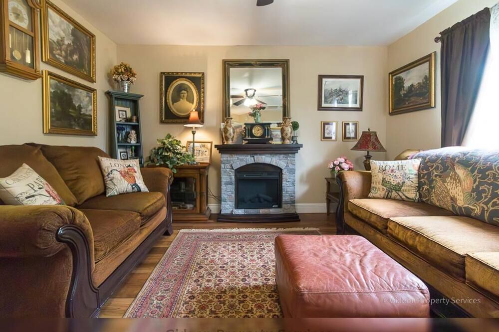 Photo of Livingroom in Candler