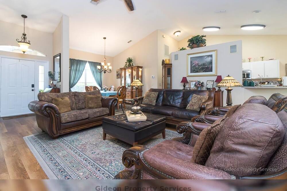 Photo of Livingroom in Candler