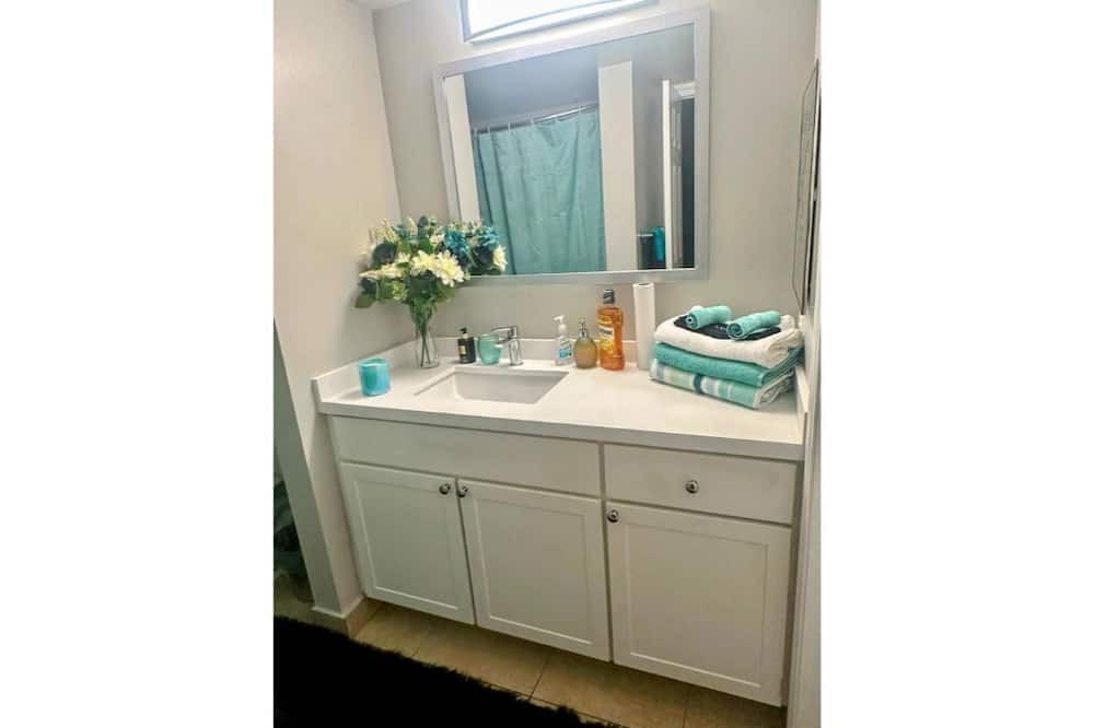 Photo of Bathroom in Heron Bay