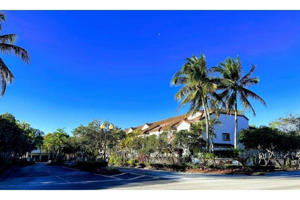 Photo of Outdoor in Heron Bay
