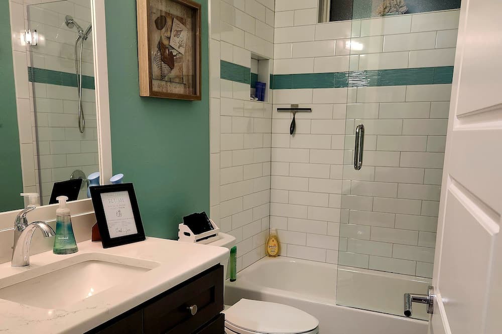 Photo of Bathroom in Pine Valley