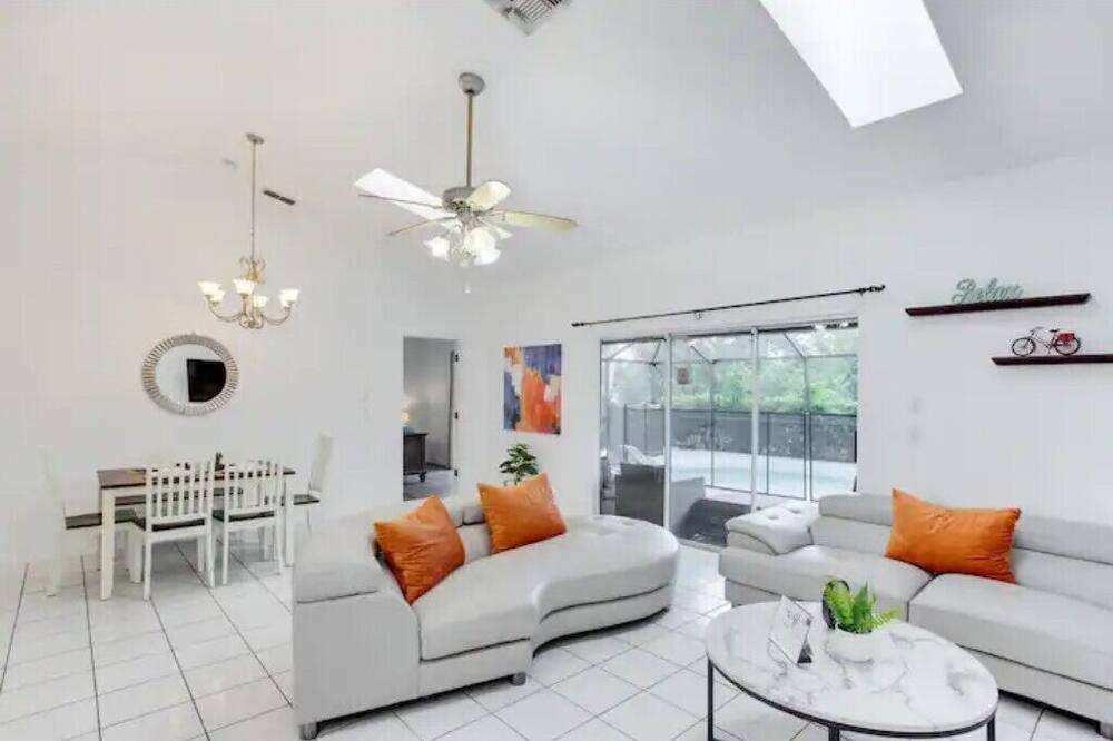 Photo of Livingroom in Golden Gate