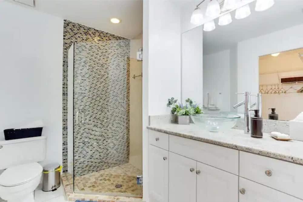 Photo of Bathroom in Golden Gate