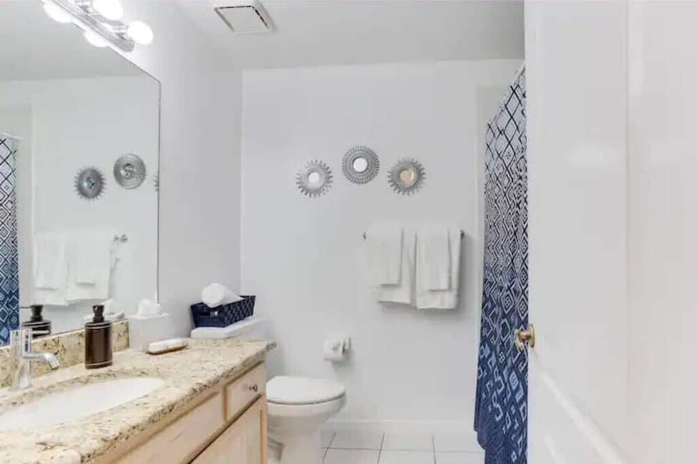Photo of Bathroom in Golden Gate