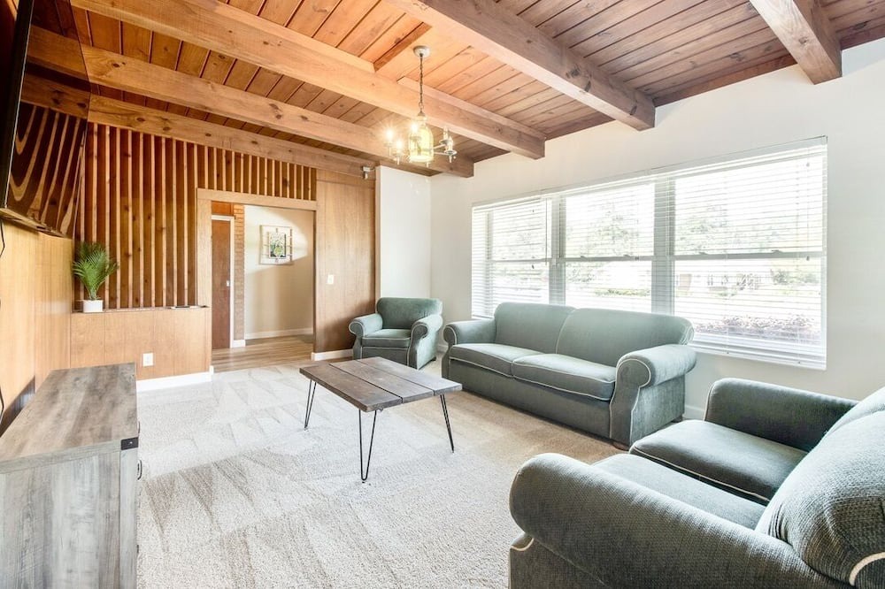 Photo of Livingroom in Lexington