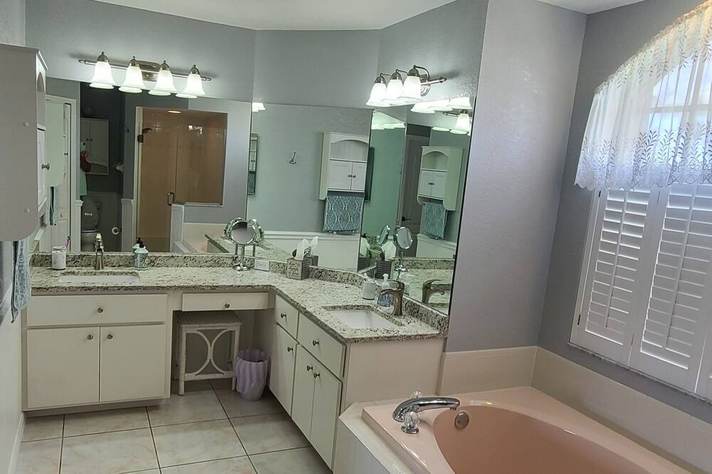 Photo of Bathroom in Broadmoor