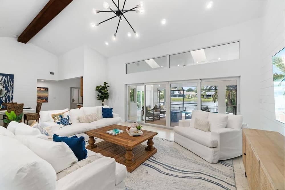 Photo of Livingroom in Palm River Estates