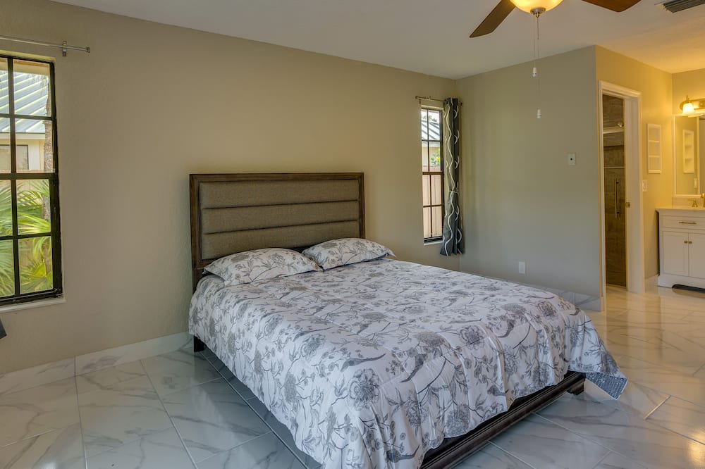 Photo of Bedroom in Greenview Shores