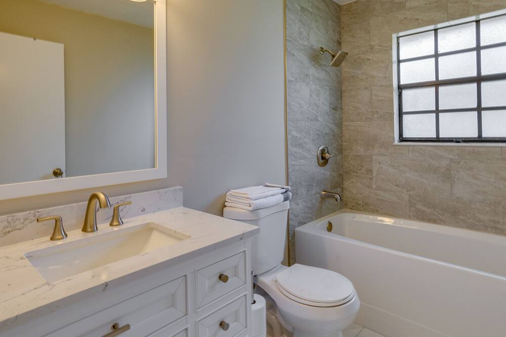 Photo of Bathroom in Greenview Shores