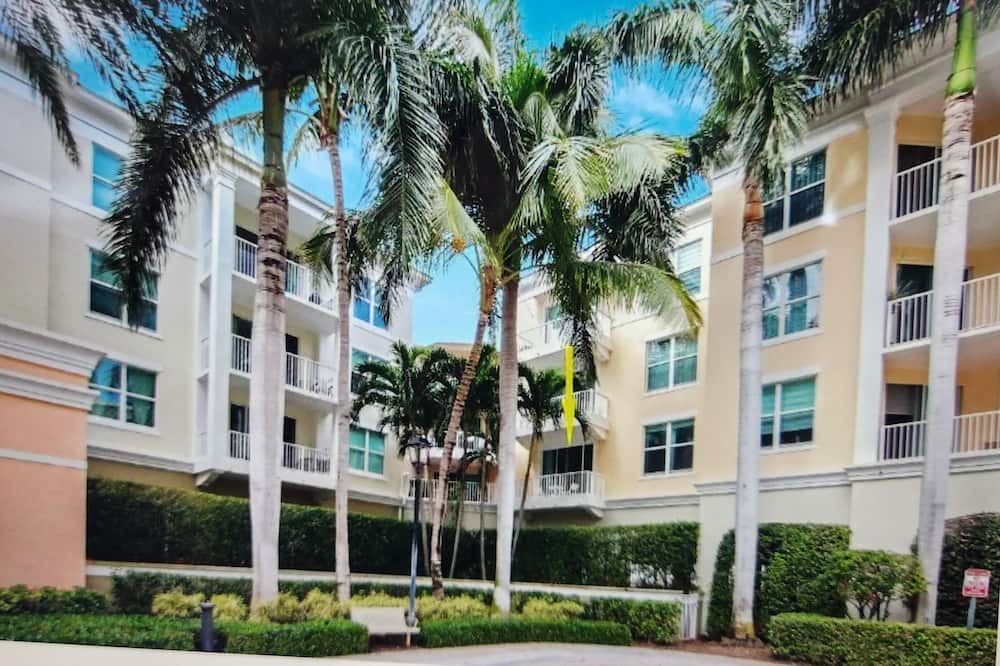 Photo of Outdoor in East Ocean Ave