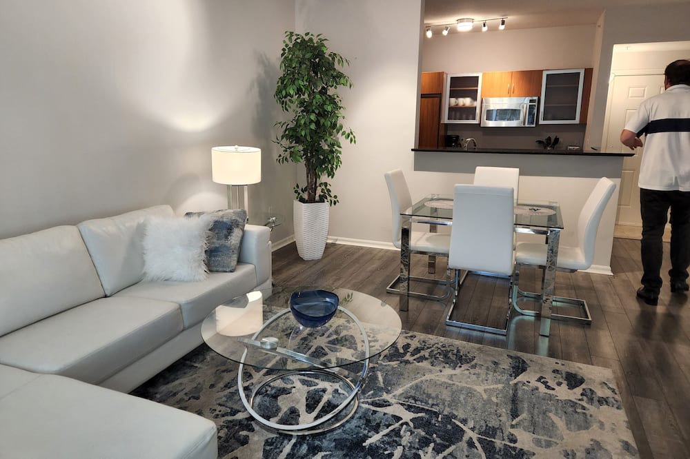 Photo of Livingroom in East Ocean Ave