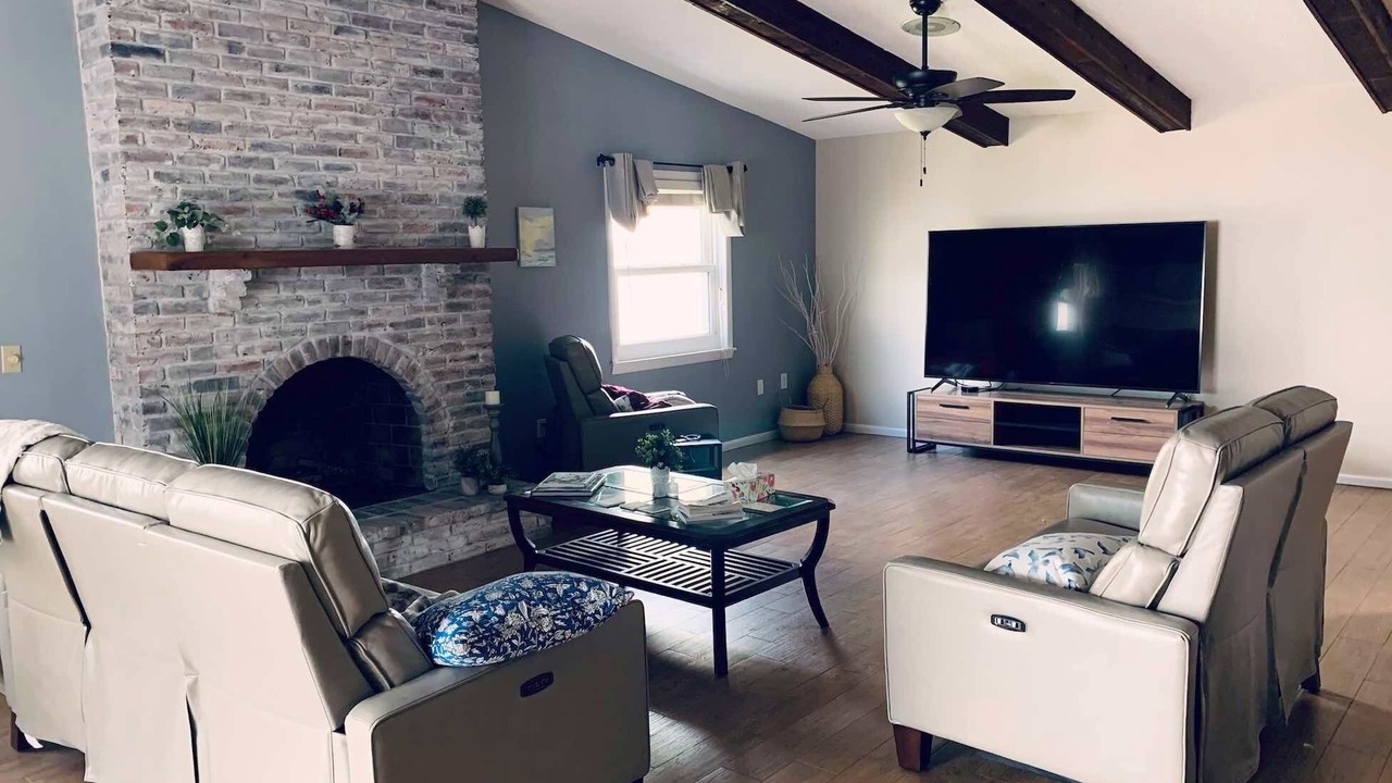 Photo of Livingroom in North Bay Hills