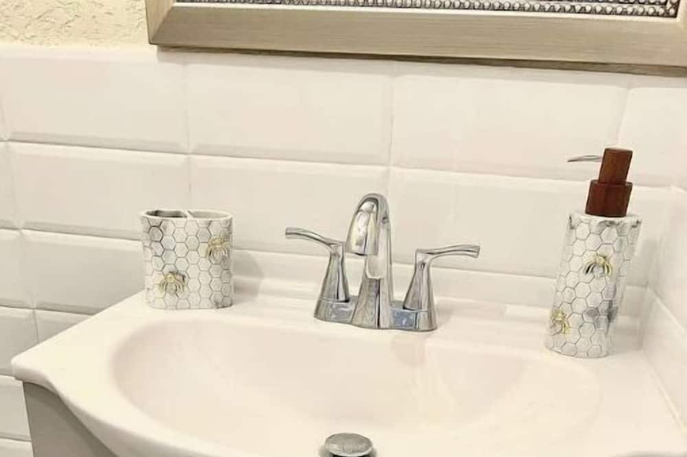 Photo of Bathroom in Coral Terrace
