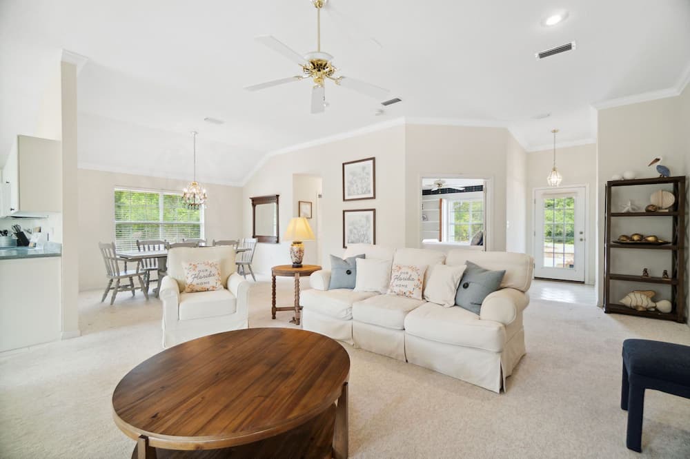 Photo of Livingroom in Gulf Pines