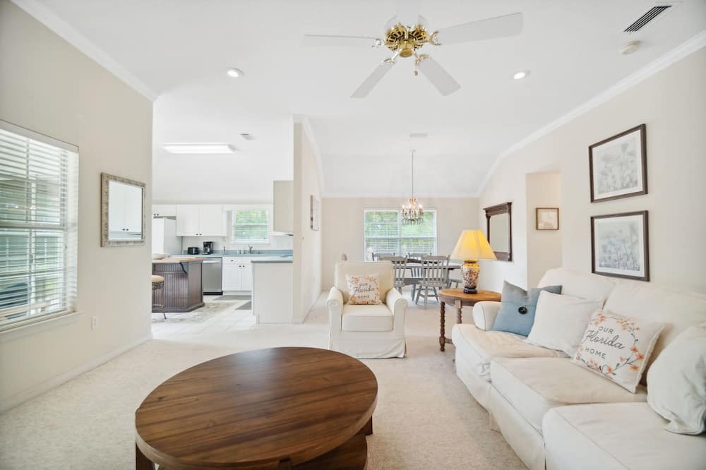 Photo of Livingroom in Gulf Pines