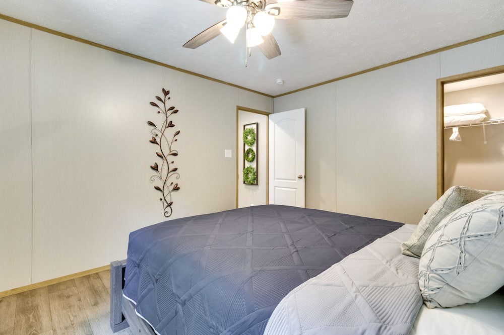 Photo of Bedroom in Chassahowitzka
