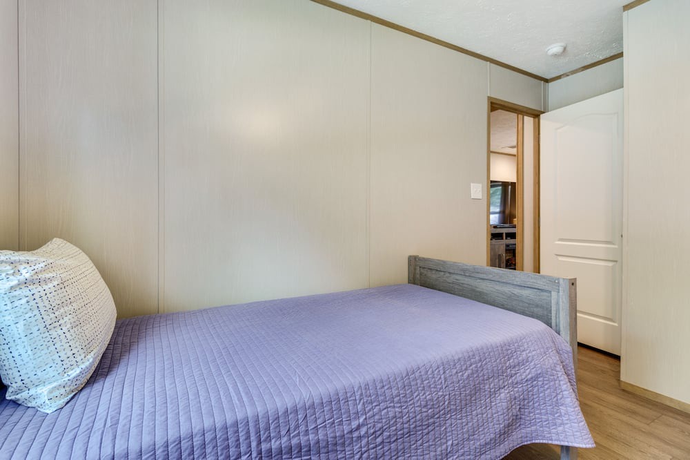 Photo of Bedroom in Chassahowitzka