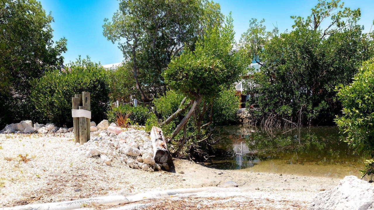 Photo of Outdoor in Breezeswept Beach Estates