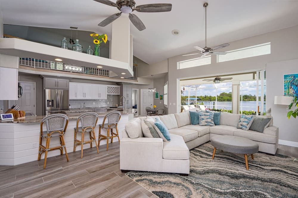 Photo of Livingroom in Fort Myers Shores