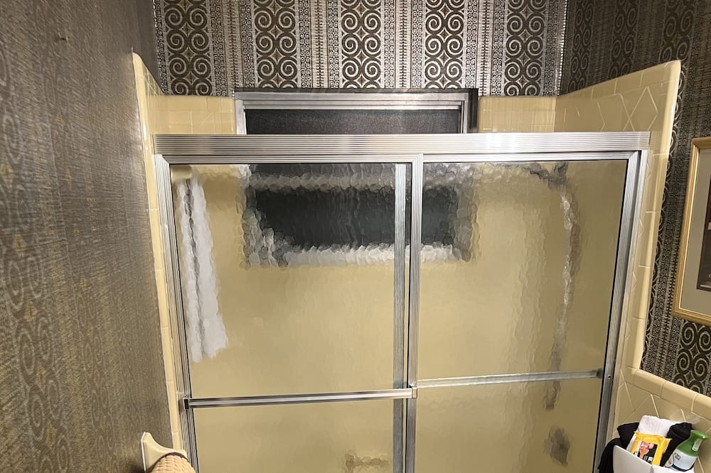 Photo of Bathroom in Eisenhower