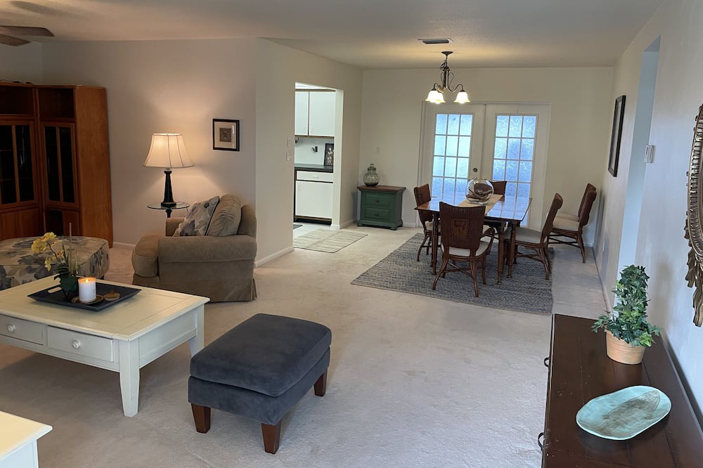 Photo of Livingroom in Eisenhower