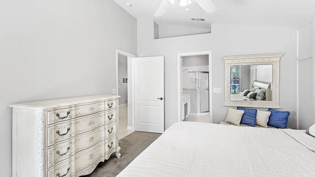 Photo of Bedroom in Stoneybrook