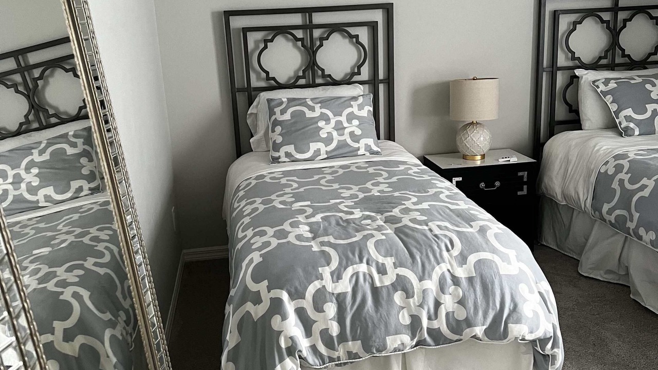 Photo of Bedroom in Stoneybrook