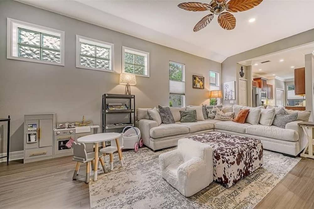 Photo of Livingroom in Osprey