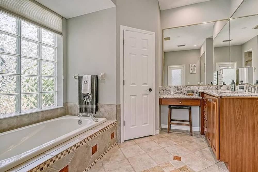 Photo of Bathroom in Osprey