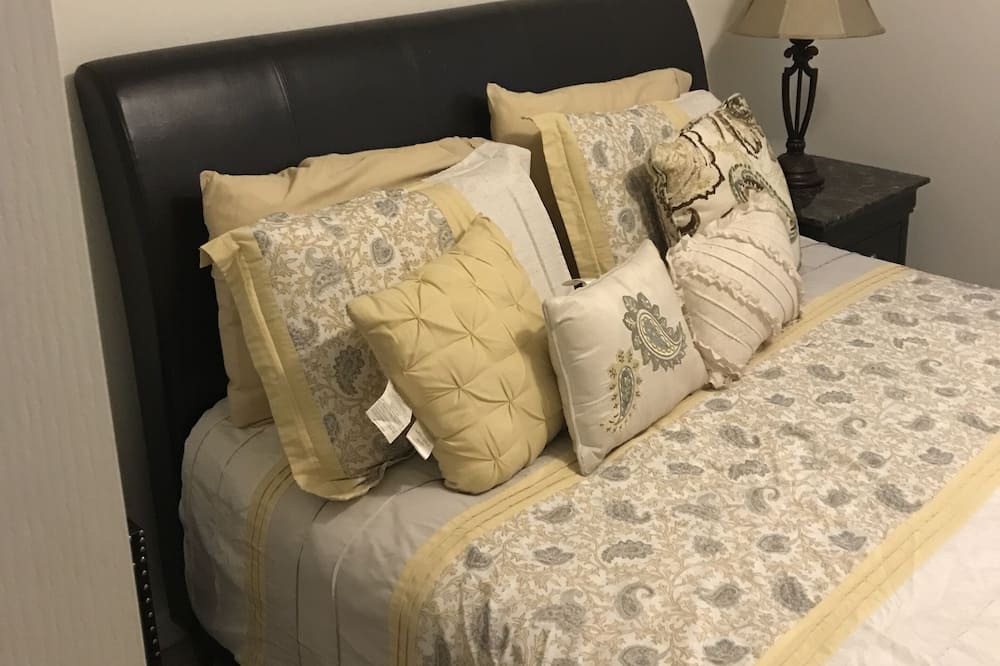 Photo of Bedroom in Edgewater