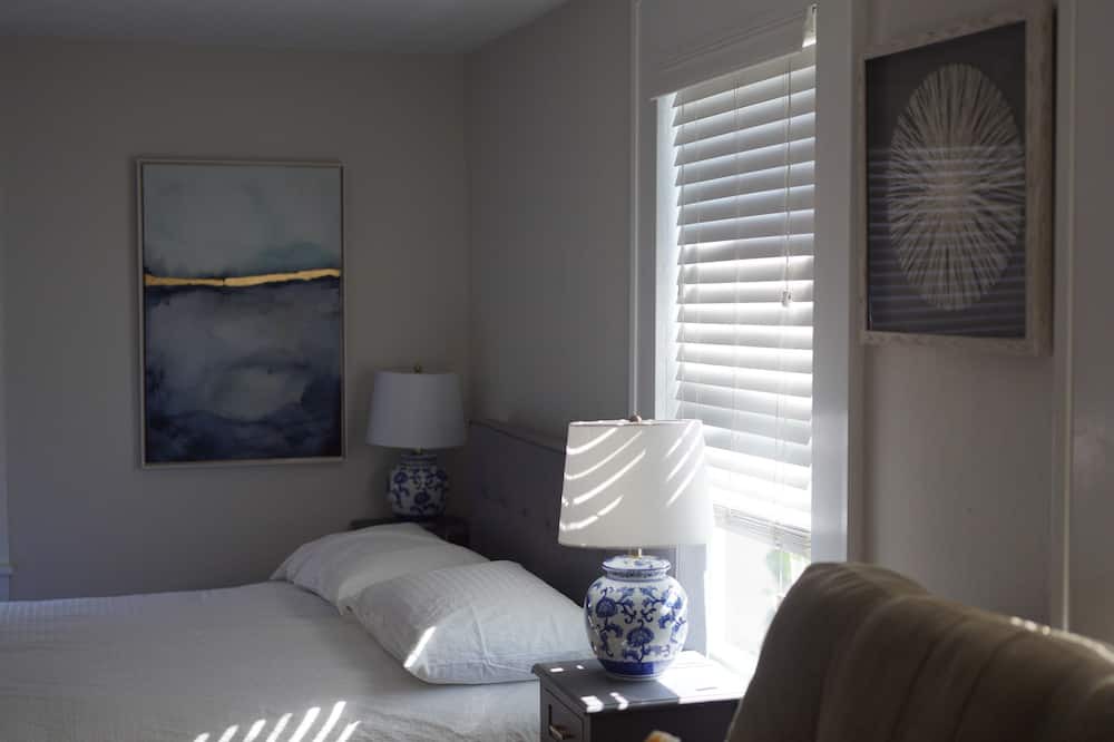 Photo of Bedroom in Crescent Lake