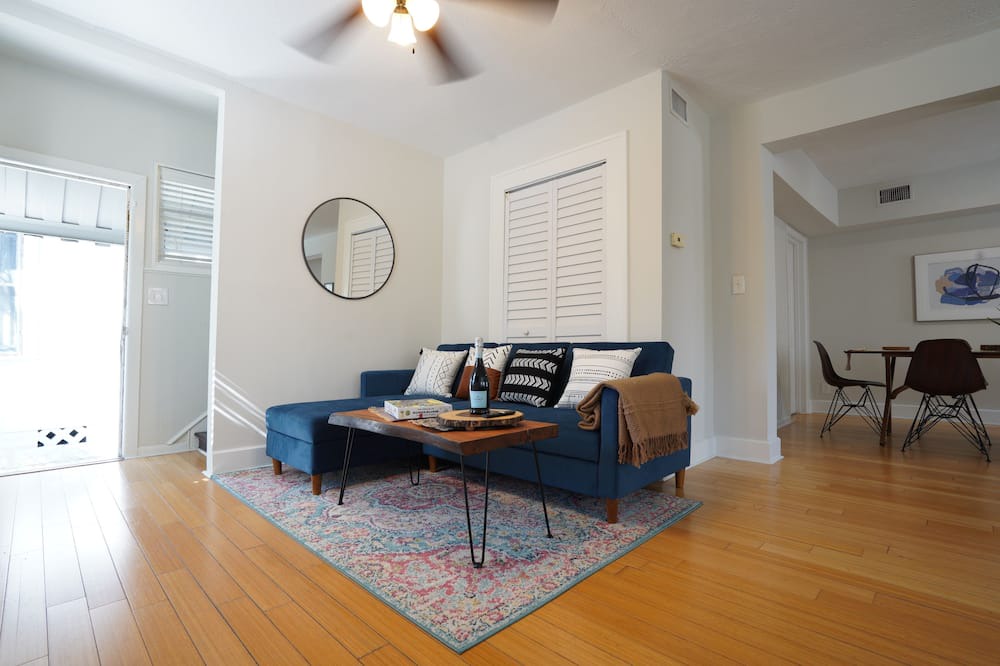 Photo of Livingroom in Crescent Lake