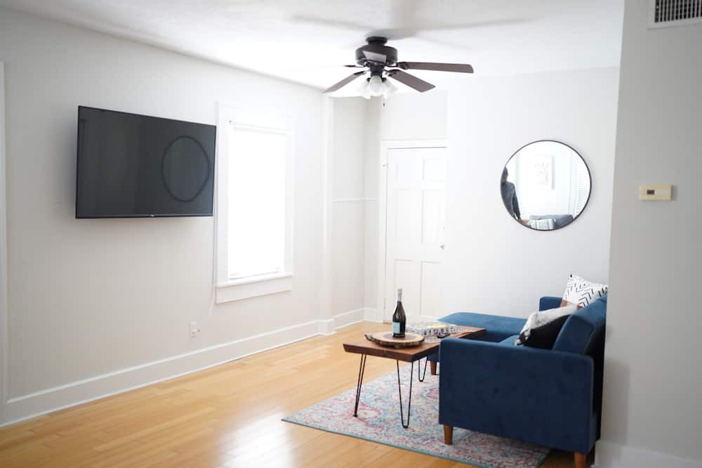 Photo of Livingroom in Crescent Lake