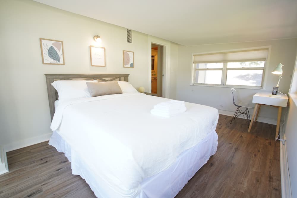 Photo of Bedroom in Crescent Lake