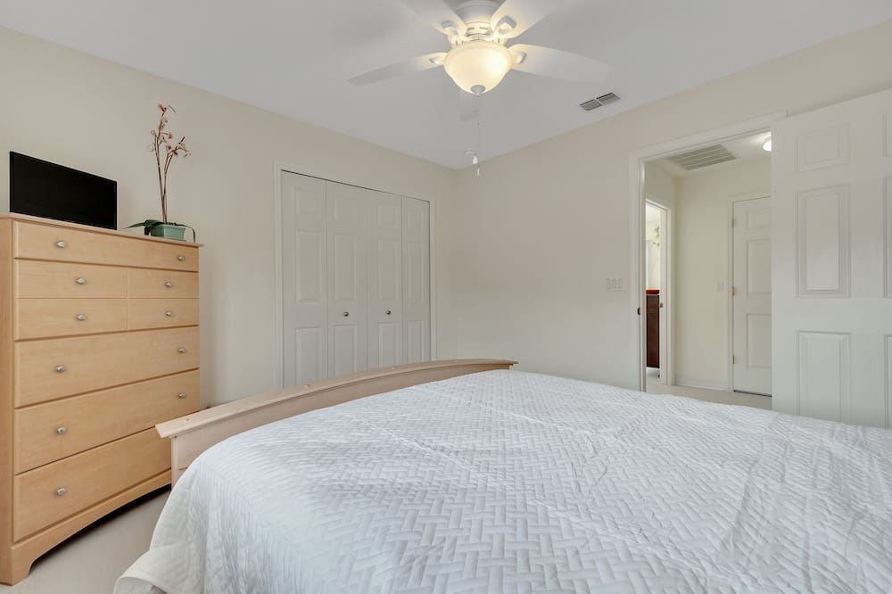 Photo of Bedroom in Lake Wilson Preserve