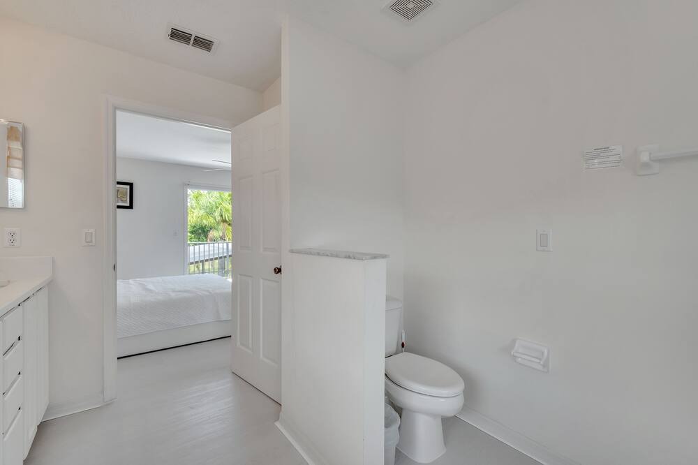 Photo of Bathroom in Lake Wilson Preserve