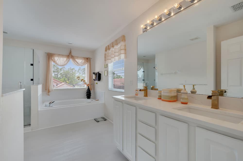 Photo of Bathroom in Lake Wilson Preserve