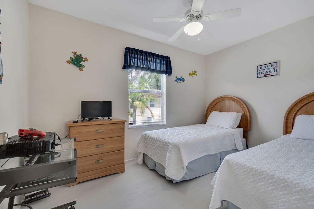 Photo of Bedroom in Lake Wilson Preserve