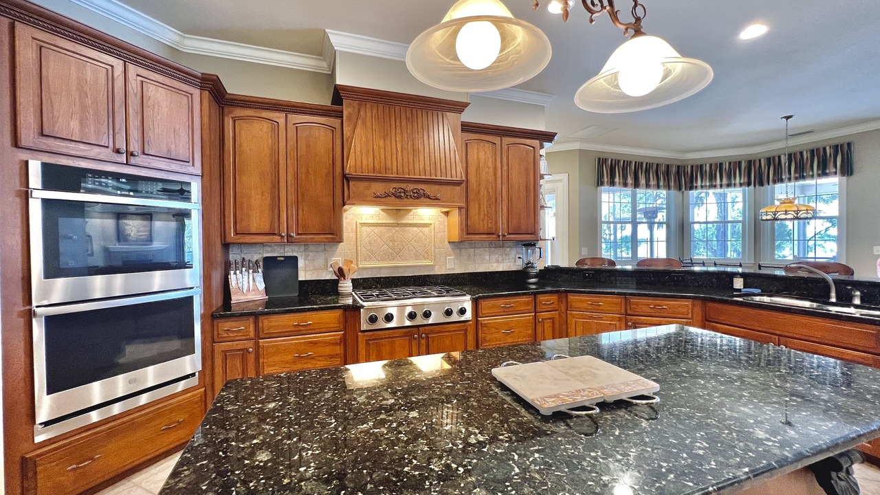 Photo of Kitchen in Eastlake Weir