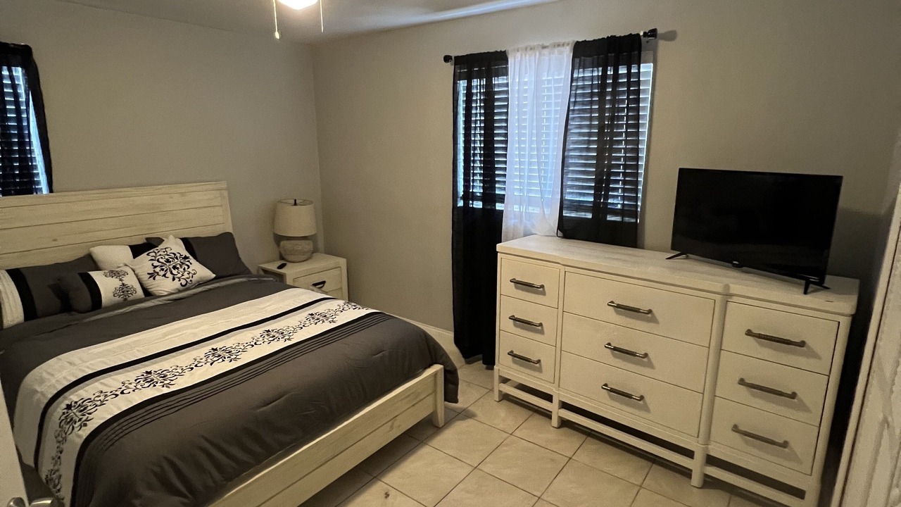 Photo of Bedroom in Azalea Park