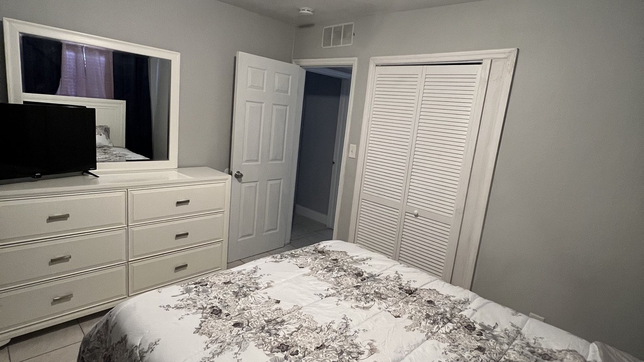 Photo of Bedroom in Azalea Park