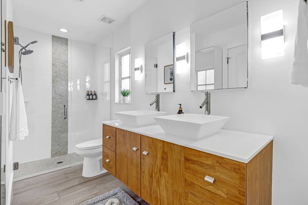 Photo of Bathroom in Willoughby Acres