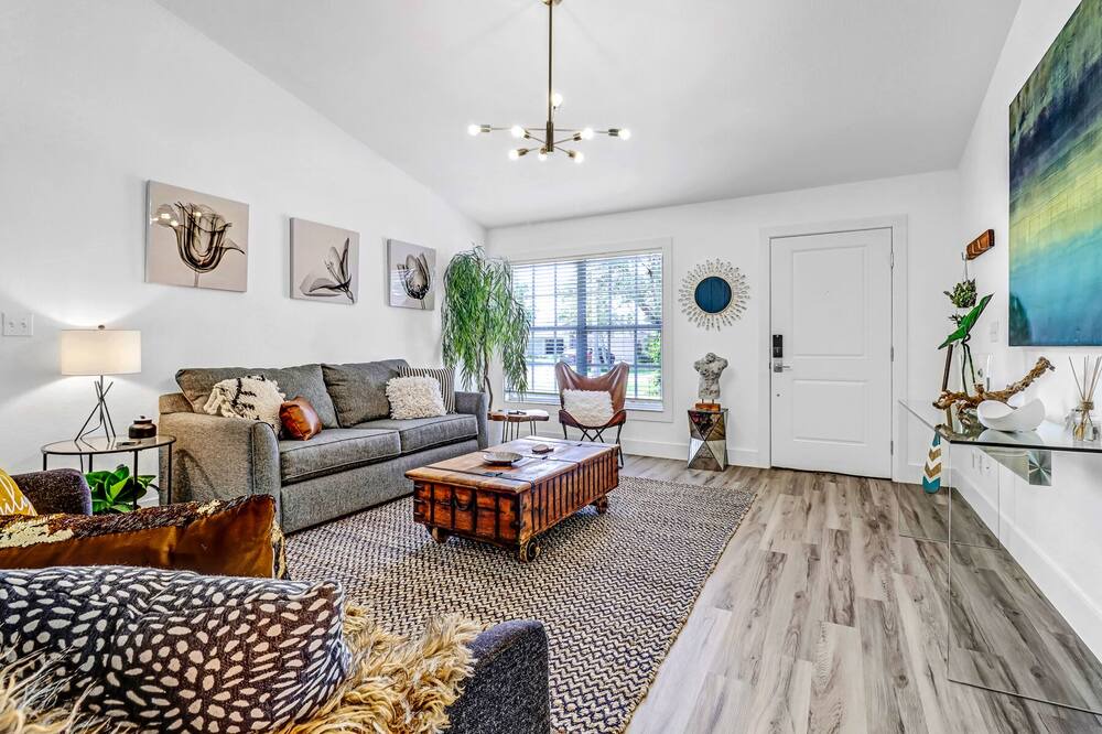 Photo of Livingroom in Willoughby Acres